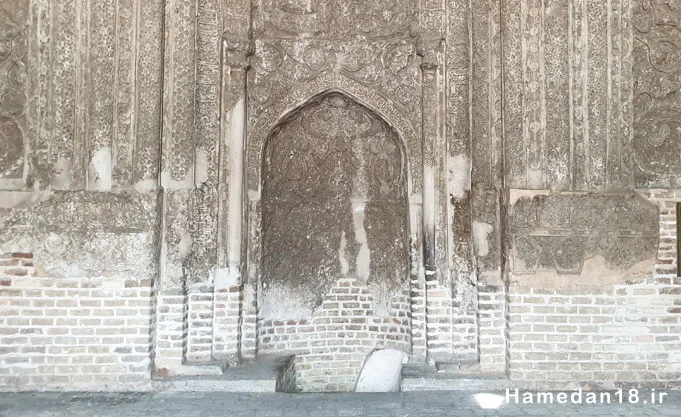 گنبد علویان، گنجینه گچبری سلجوقی 18 گنبد علویان همدان