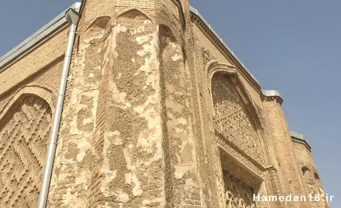 گنبد علویان، گنجینه گچبری سلجوقی 6 بنای گنبد علویان