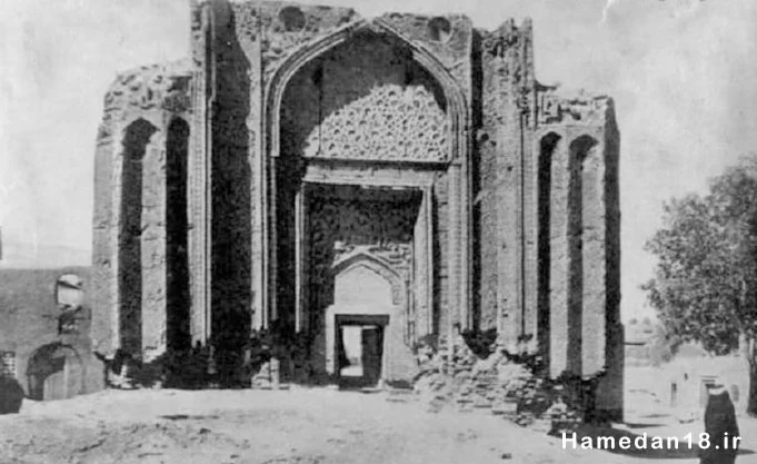 گنبد علویان، گنجینه گچبری سلجوقی 3 گنبد علویان