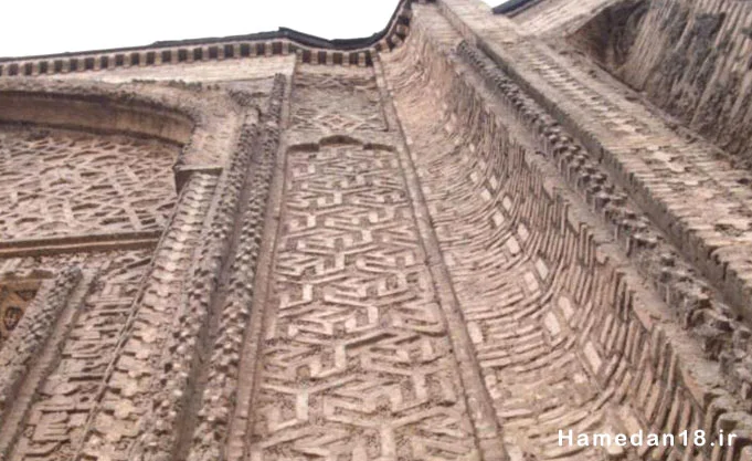 گنبد علویان، گنجینه گچبری سلجوقی 7 اجرکاری گنبد علویان