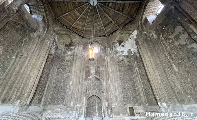 گنبد علویان، گنجینه گچبری سلجوقی 12 گنبد علویان