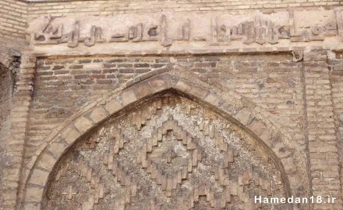 گنبد علویان، گنجینه گچبری سلجوقی 19 کتیبههای قرآنی گنبد علویان